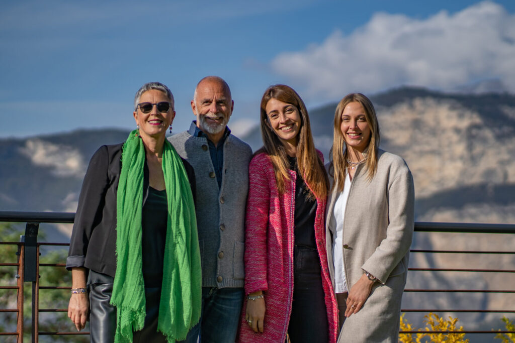 Antonio Stelzer e Roberta Giuriali con le figlie Alessandra e Maddalena