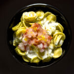 Orecchiette al pesto di piastacchi, gamberi rossi e crema di burrata