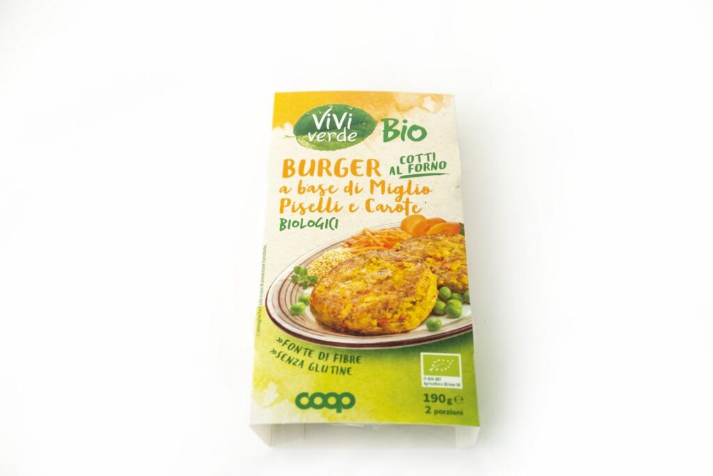 Bio Burger a base di miglio piselli e carote di Vivi Verde