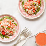 Insalata di riso integrale con quartirolo, asparagi e vinaigrette ai frutti rossi