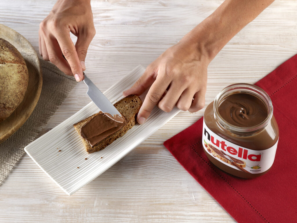 nutella spalmata sul pane