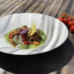 Orecchiette con ventresca di maialino nero, pomodorino candito, polpettine al pecorino su crema di zucchine e bufala
