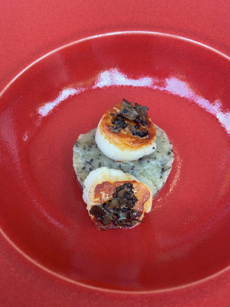 CAPESANTE, PATATE RATTE AL TARTUFO NERO E SPEZIE