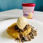 Terrina di mele, granola e gelato al panettone