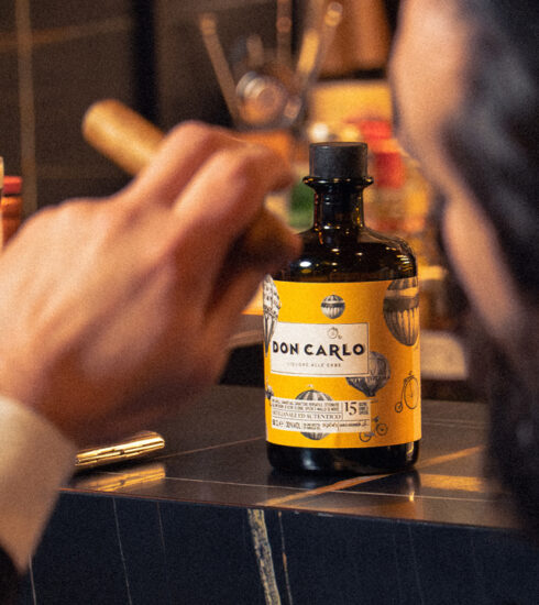 Amaro Don Carlo, un amaro fatto con mallo di noce, 15 erbe segrete e spezie.