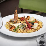 Fregola di antichi grani sardi ai frutti di mare e basilico fresco