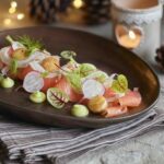 Carpaccio di salmone affumicato con finocchio, ravanelli e crema di avocado