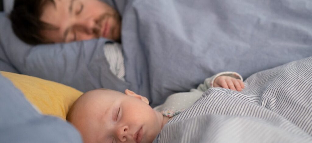 bambino nanna neonato pap&agrave; dormire